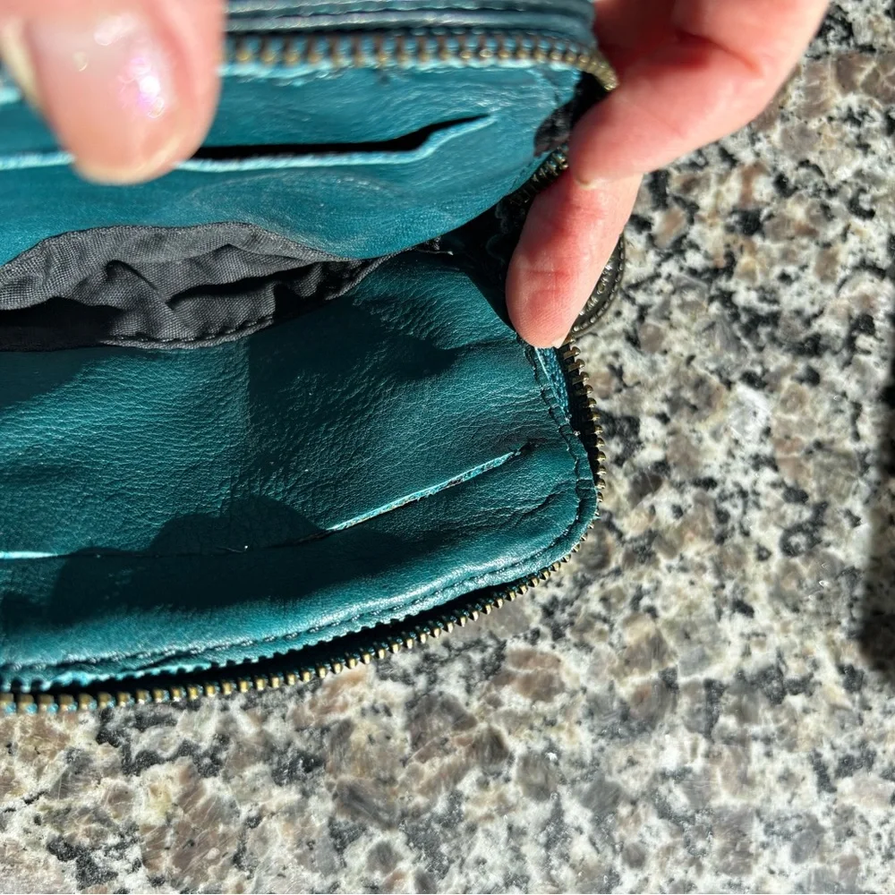 Wanderers Travel The Versailles Evening Crossbody with Coin Pouch NWT - Picture 6 of 10